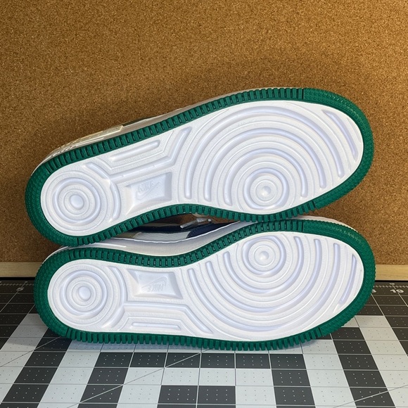 Nike Af1 shadow brand new
White/Malachite/Sesame/Midnight Navy
NWOT - Picture 8 of 13